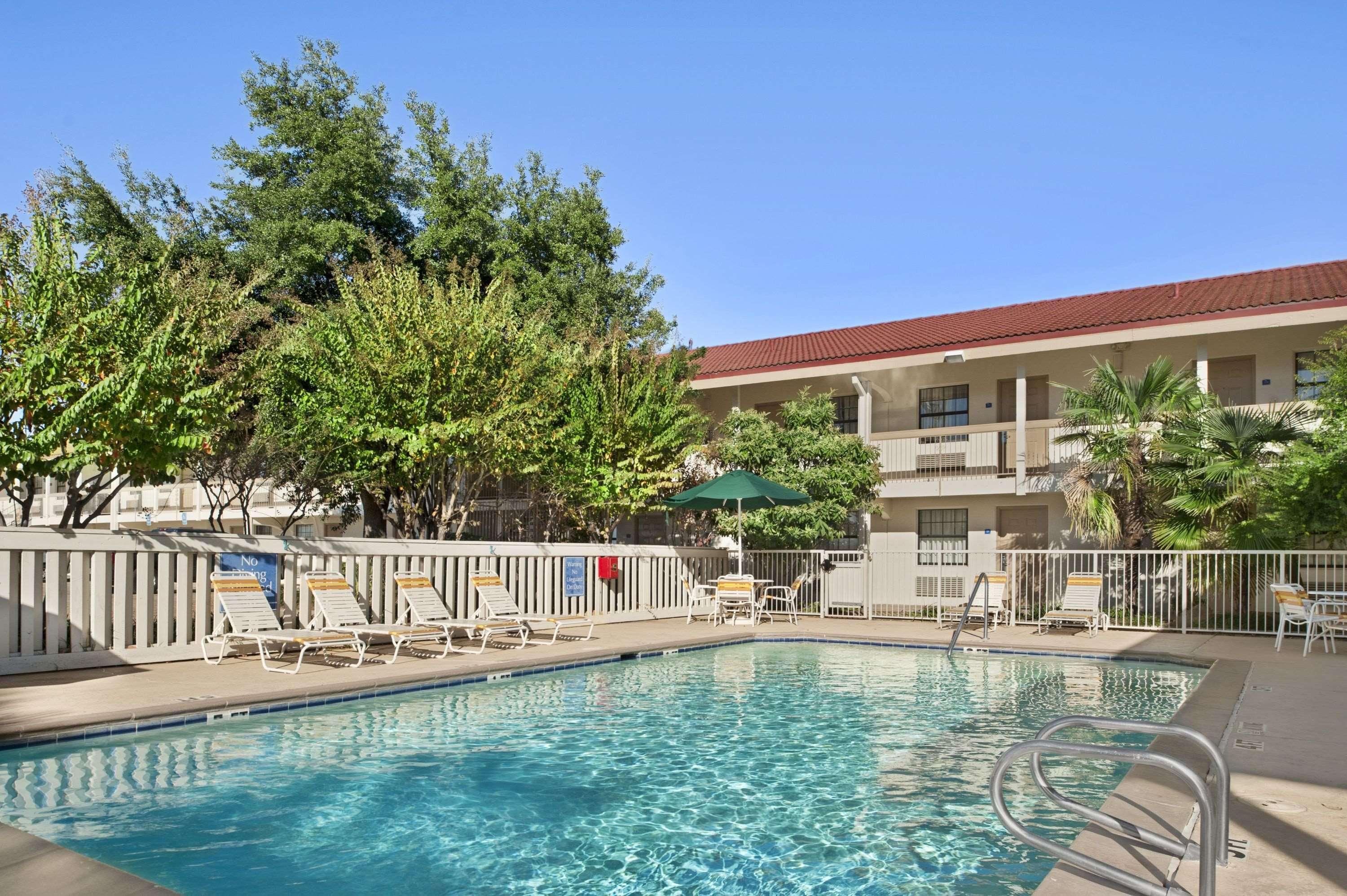Baymont By Wyndham Longview Motel Exterior foto